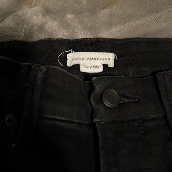 Good American Good Legs Crop Jeans - Picture 4 of 10